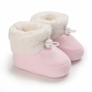 Bottine bébé d’hiver rose poudré en peluche douce