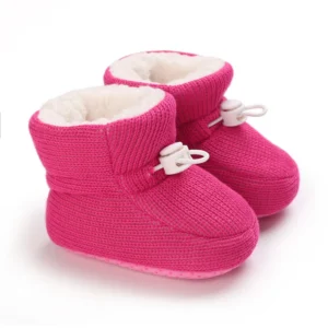 Bottine bébé d’hiver tricotée rose fuchsia chaude