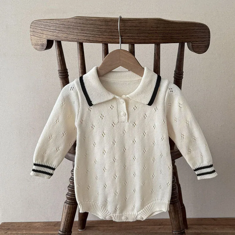 Tenue bébé chic barboteuse maille ajourée crème