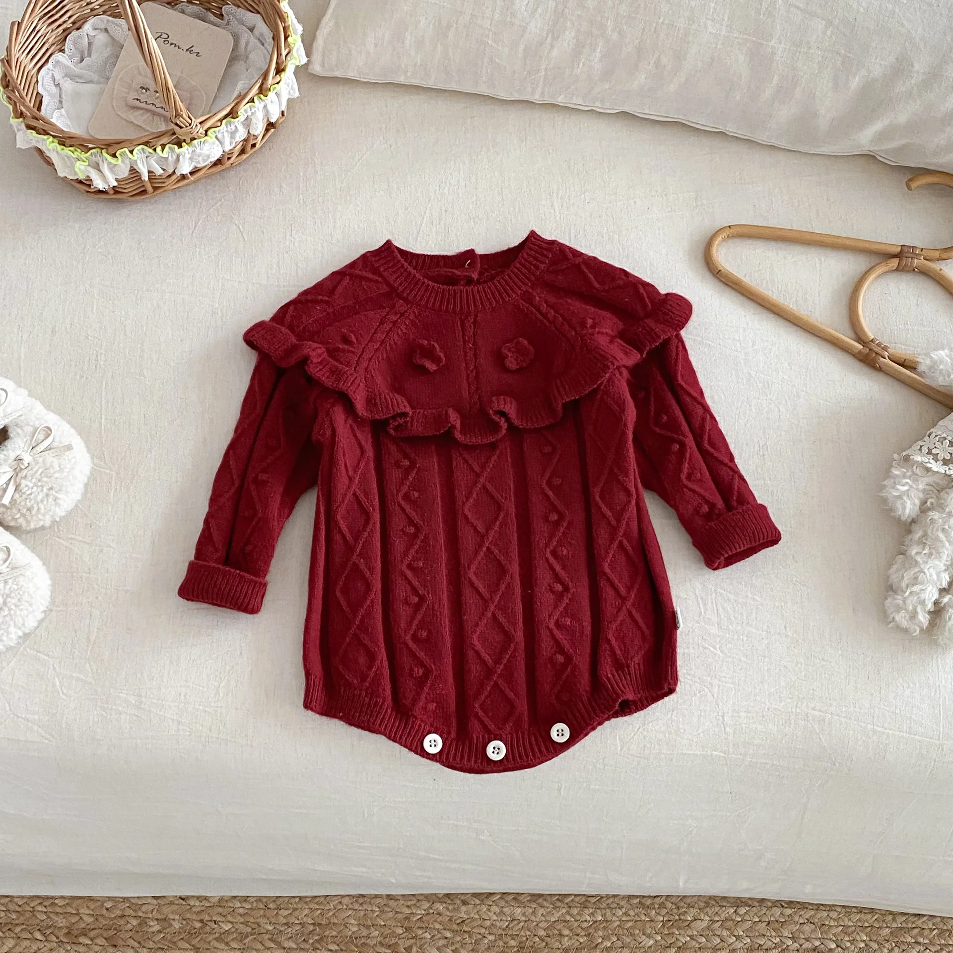 Barboteuse bébé tricot bordeaux volants chics