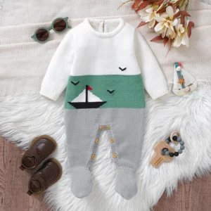 Combinaison bébé tricotée motif bateau