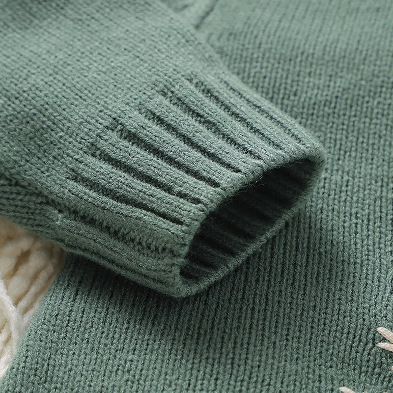 Vêtement tricot motif sapin vert pour bébé