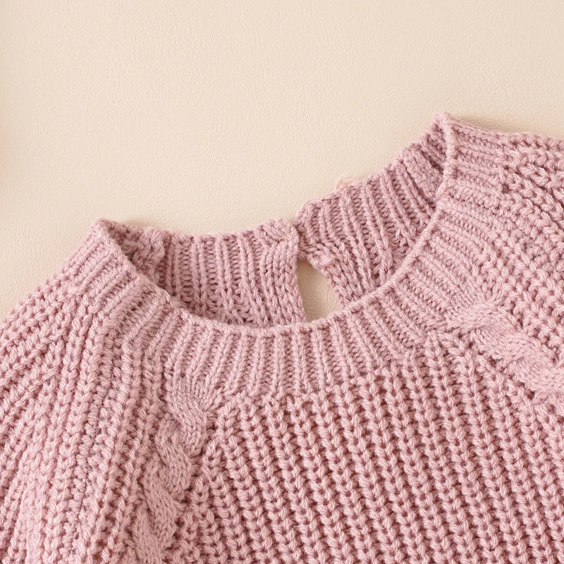 Barboteuse et bonnet tricotés en rose pour bébé