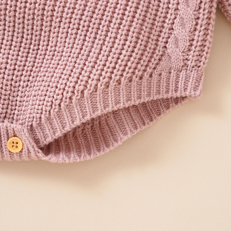 Ensemble rose en tricot pour bébé avec bonnet assorti