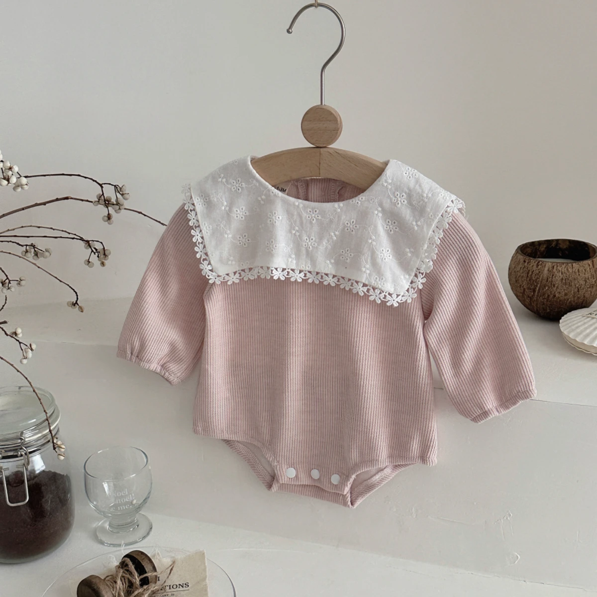 Tenue bébé élégante rose col dentelle brodée