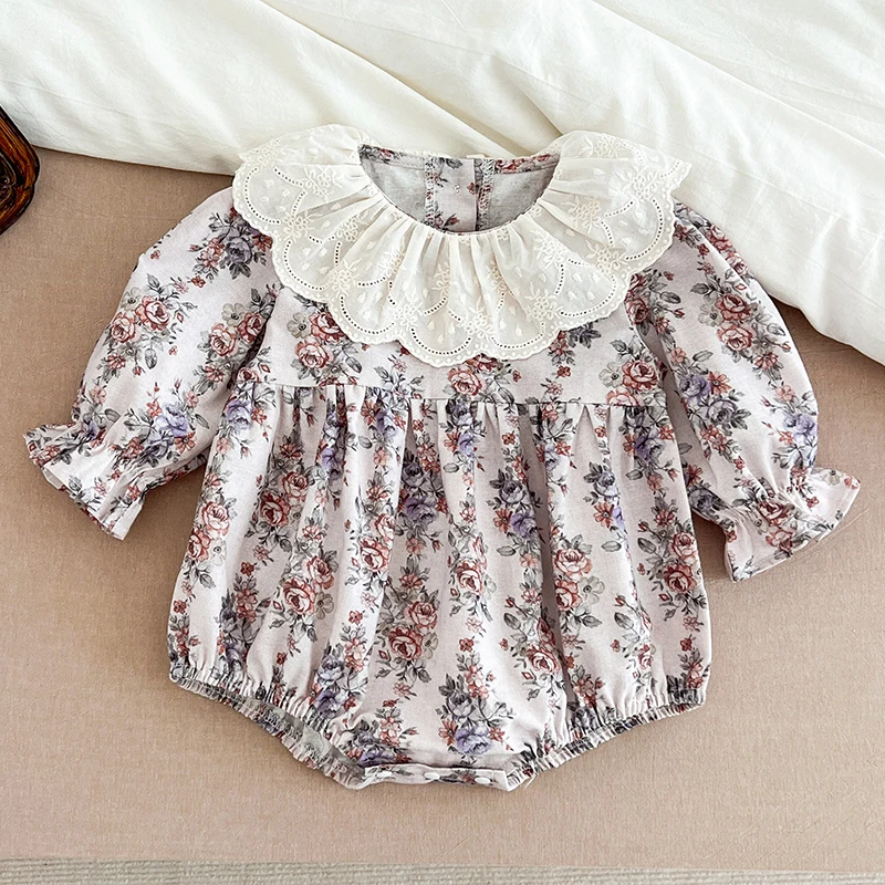 Combinaison bébé style rétro en mousseline fleurie