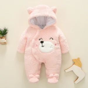 Combinaison bébé en peluche rose à capuche ourson