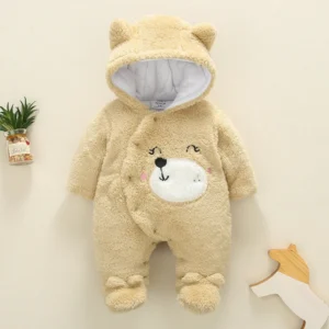 Combinaison bébé en peluche beige à capuche ourson
