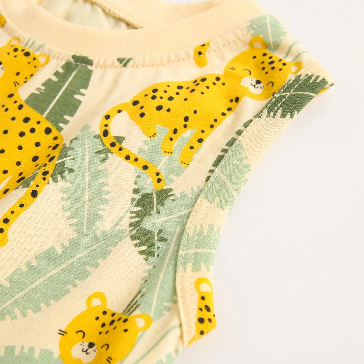 BodyBébé blanc sans manches girafes en coton doux – Image 4