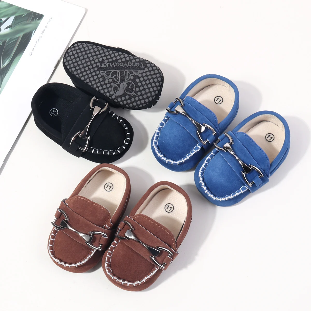Chaussure bébé bleue souple antidérapante premiers pas