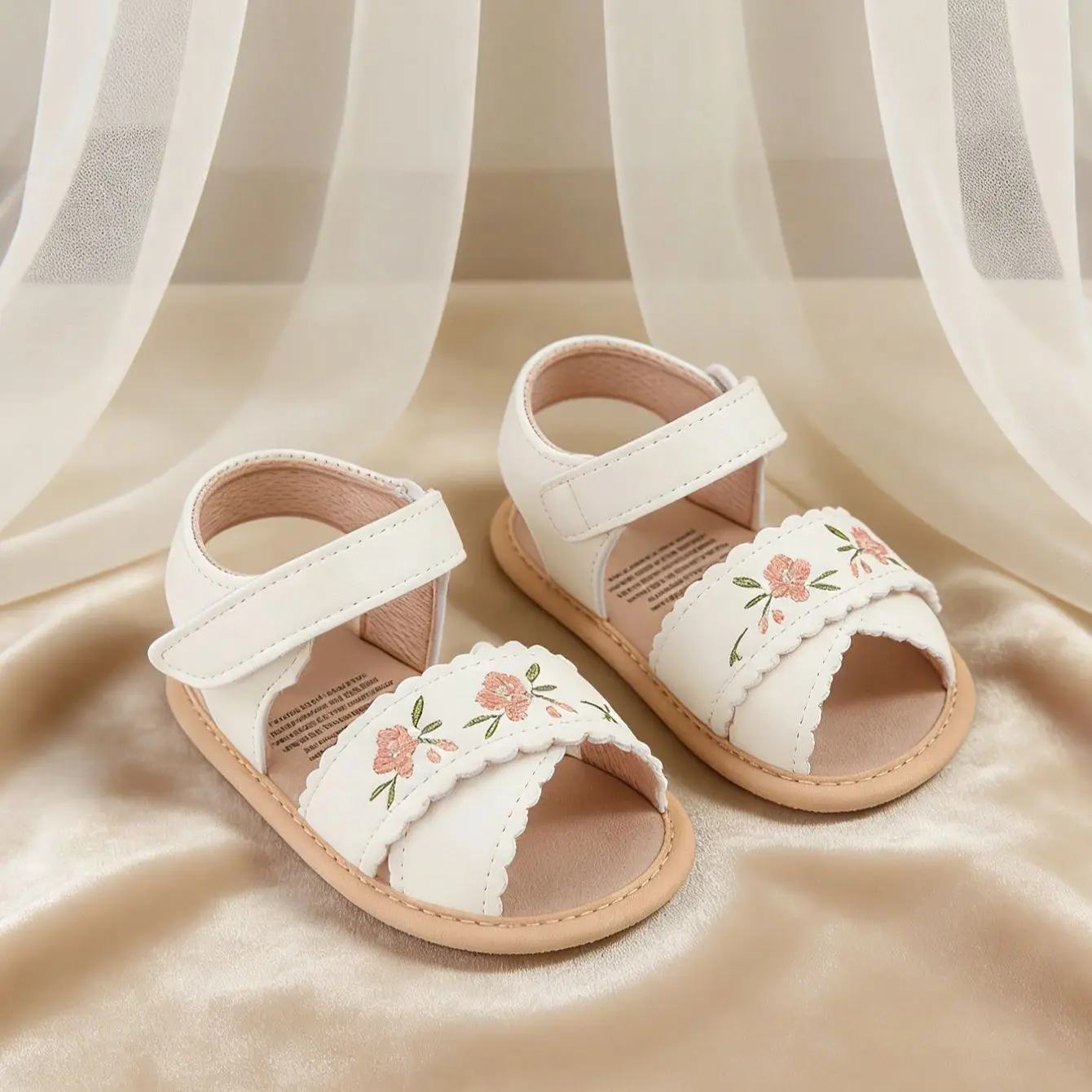 Sandale bébé brodée à fleurs pour été et premiers pas
