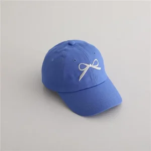 Casquette bébé bleue à nœud brodé réglable été
